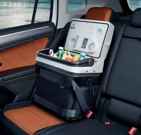 kylbox Med en kylbox från Volkswagen har du alltid kylda drycker, frukt, snacks eller annat enkelt till hands.