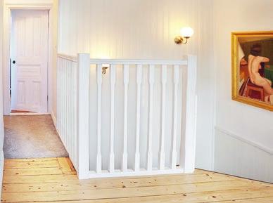 Är hallen en enda röra av kepsar och hjälmar kan hjälmkrokar vara räddningen. De där elementen du tittat snett på en tid kan döljas med elementskydd.