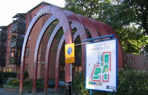 Landmärken Ett landmärke står gärna ut från sin omgivning. Det kan vara ett objekt synligt från långt avstånd eller detaljer i den urbana miljön. De avslöjar platsens speciella karaktär och identitet.