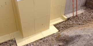 systemet SikaProof A enkelt appliceras på betongavjämningen för bottenplattan och på de