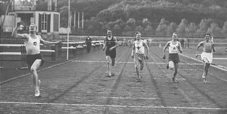 Profiler från förr Nr. 4 Arvid Olsson (1911-2000) Arvid Olsson började märkas 1929 när han under säsongen presterade 5.83 i längdhopp Friidrott och 12.62 i trestegshopp.