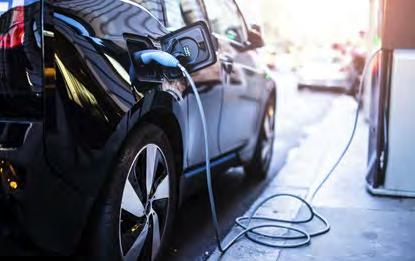 Äldre bilar kan kopplas upp genom att en hårdvara installeras som möjliggör kommunikation med bilen.
