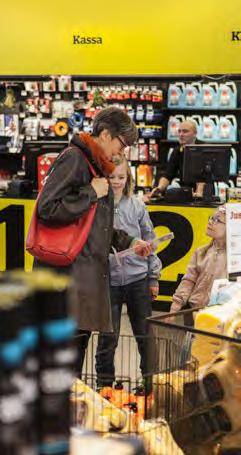 Vi skapar värde åt våra kunder och ägare genom noggranna inköp i stora volymer kombinerat med en effektiv grossistverksamhet, välkända butiker och verkstäder med välutbildad personal.