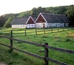 Naturgeografiskt tillhör området Nordöstskånes skogslandskap och terrängformen är en horst. Kullaberg och Hallandsåsens urbergsklintkuster är unika i landet.