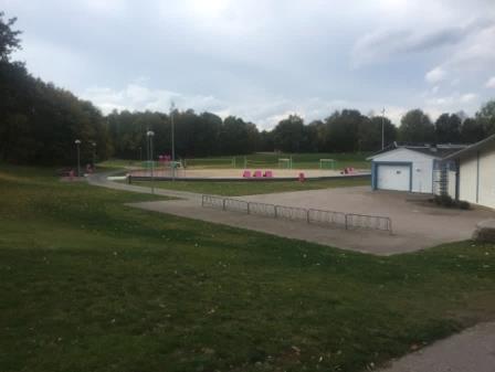 Bussen går var 6:e minut i rusningstrafik. Linje 21 har busshållplatsen vid Lidl och passerar området tre gånger i timmen.