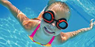 Steg 2: Lära sig simma & rörelseglädje i vattnet Ålder 4-8 år Simskola: Baddaren, Pingvinerna, Fiskarna, Hajarna Fokus: Att via lekfull inlärning lära sig grundläggande färdigheter i