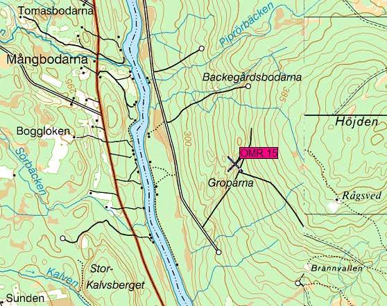 björkar; en asplåga, 3 grova aspar med aspticka varav en med död sidostam; 3 murkna lövlågor med mossa, en 2 meter lång fuktig hård lövstump; en tallåga med brandljud, en 3 decimeter hög naturlig