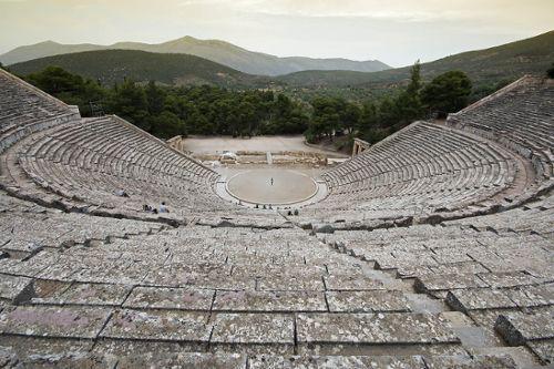 Den grekiska teatern Vår tids teater föddes i Grekland för 2.
