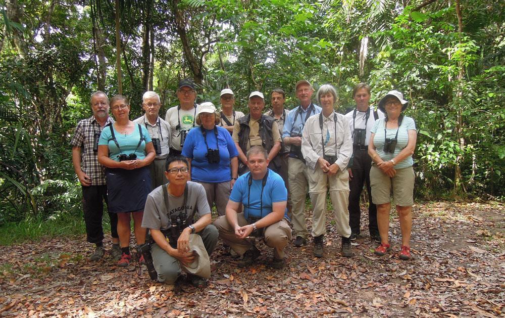 En nöjd AviFaunagrupp på Cape York, Queensland. Foto: Göran Pettersson INLEDNING Resan till Queensland blev verkligen mångfacetterad.