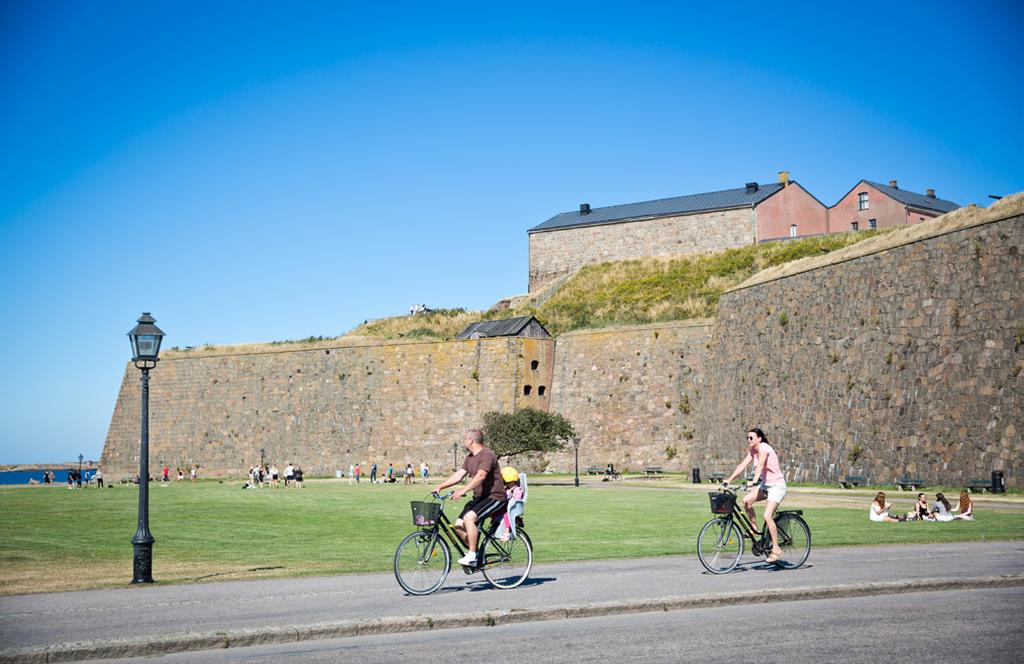 06 Inledning I cykelplanen redovisas vilka cykelfrämjande åtgärder som kommunen behöver genomföra fram till och med år 2020.