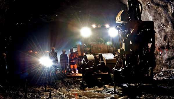 4 2. Gruvsäkerhetstillstånd 2.1 Tillståndsansökan För anläggande av gruva och gruvdrift krävs förutom gruvtillstånd även gruvsäkerhetstillstånd från Tukes. 2.1.1 Tillståndsansökans innehåll Det tidigare godkännandet av en översiktsplan ersätts i den nya gruvlagen med ett gruvsäkerhetstillstånd.