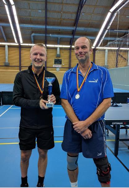 Johan Påvals hade i kvartsfinalen slagit ut Öspelsklara Johan Lindholm i en mycket jämn femsetare där Påvals hade marginalerna på sin sida idag i skiljebollarna i avgörande set I