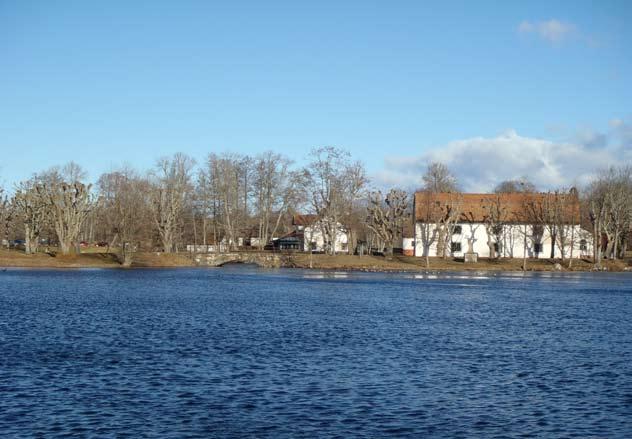hammare. Därför är det inte konstigt att det började bli brist på skog runt bruket redan på 1600-talet.