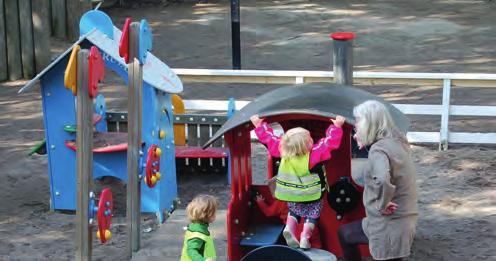 Stadsdelsområdets cirka 100 parker städar vi från en till sju gånger i veckan, beroende på hur välbesökt