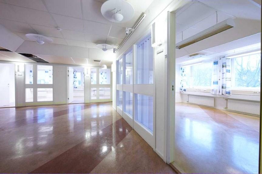 Vi kan erbjuda skyltläge mot Englundavägen mitt i företagsparken som gör det lätt att driva företag., Här passerar hundratals människor dagligen Har ni lokaldrömmar? Här kan de förverkligas.
