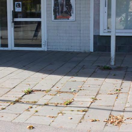 De flesta butiks- och verksamhetsentréer är också i markplan, vilket underlättar tillgängligheten.