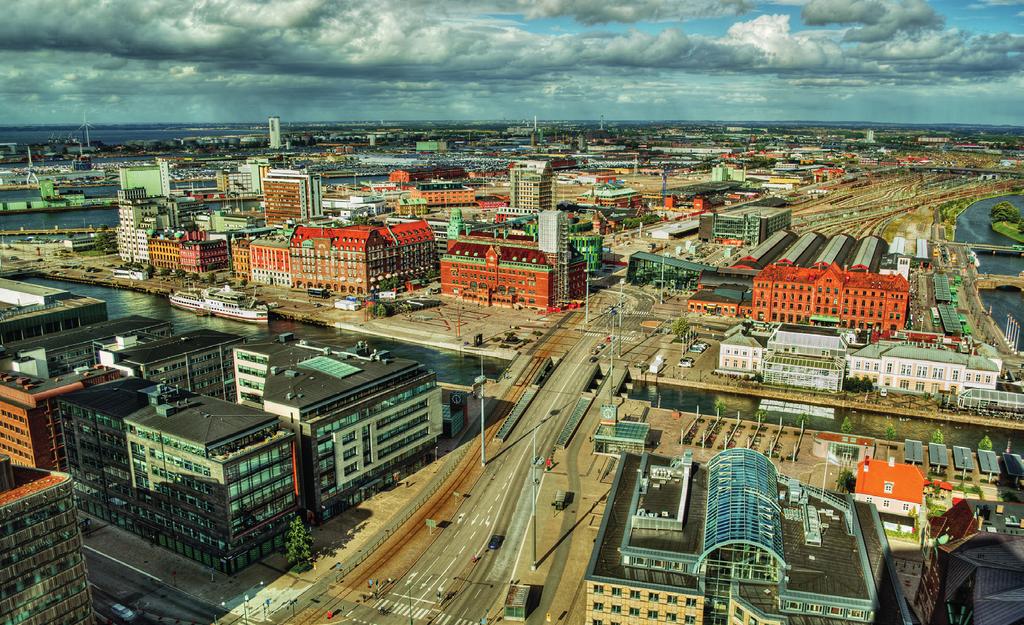 Ansvar för nedskräpningen Foto: shutterstock.com / SilvanBachmann. I första hand är det individen som ansvarar för att inte skräpa ner. All nedskräpning i Sverige är förbjuden.