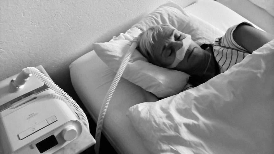 CPAP Nattlig CPAP i hemmiljö Nattlig CPAP via näsmask. CPAP-maskinen är ansluten till vanligt el-uttag. En enkel slang leder luften till patienten.