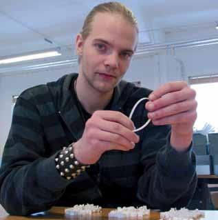 Projekt Trappsteget har flera syften. Lika viktigt som att ge projektdeltagarna ett framtidshopp, är det också att främja det lokala näringslivet och bidra till en större rekryteringsbas på hemmaplan.