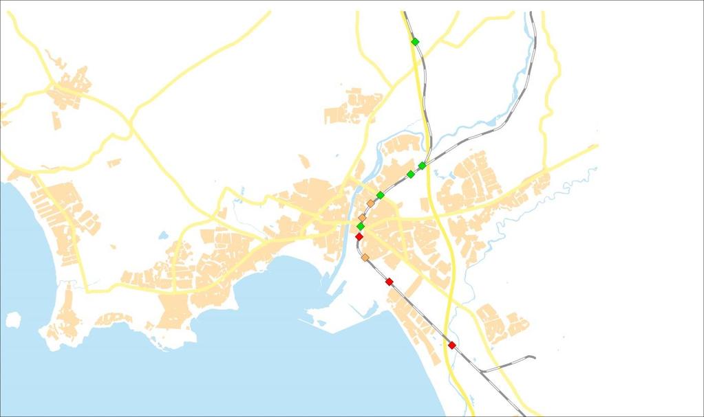 Järnvägen utgör en stor barriär och behovet av att korsa den på fler platser finns. I figuren nedan är befintliga planskilda passager utmarkerade som blå romber.