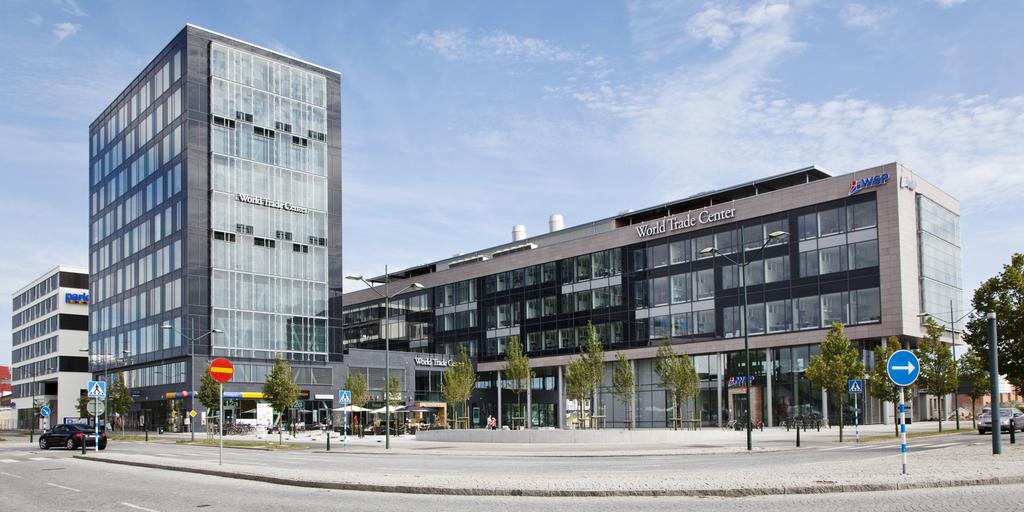 Masthusen Här låg tidigare Malmömässan, som revs 2010. Idag finns en stor livsmedelshandel och en kontorsbyggnad i den västra delen av området.