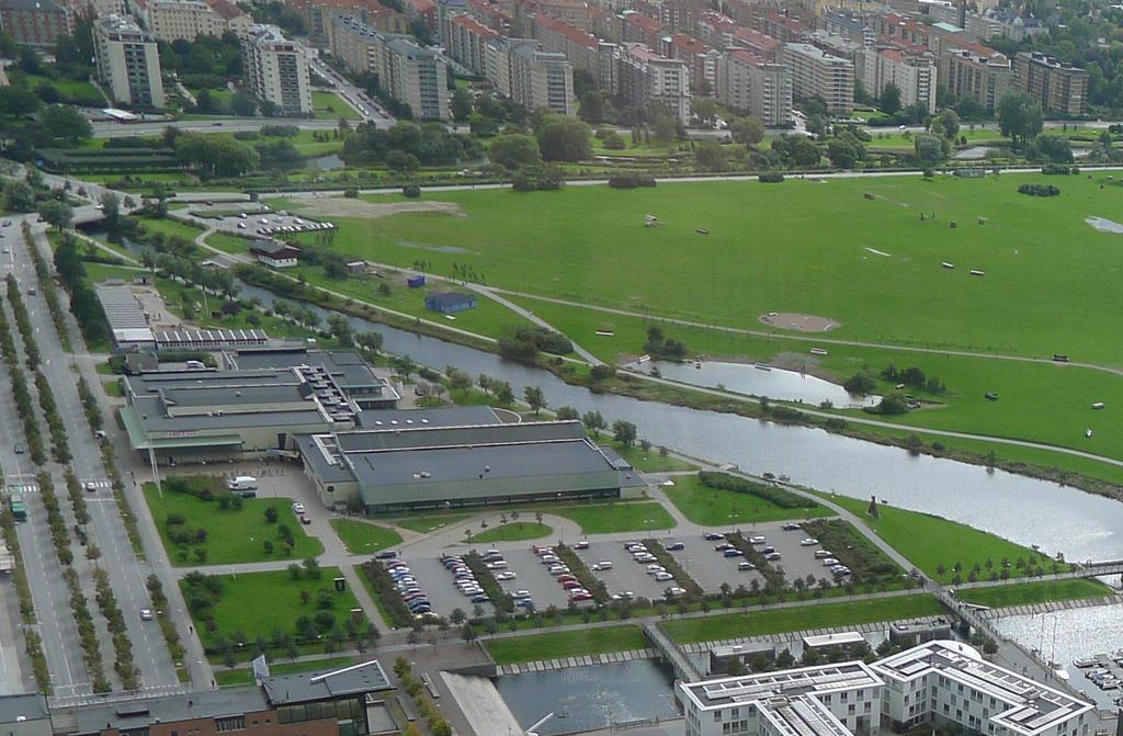Utbyggnaden av Hamnporten fortsätter nu med ny bostadsbebyggelse utmed Västra Varvsgatan och till sommaren 2012 ska den i området centralt belägna Kockumsparken stå klar.