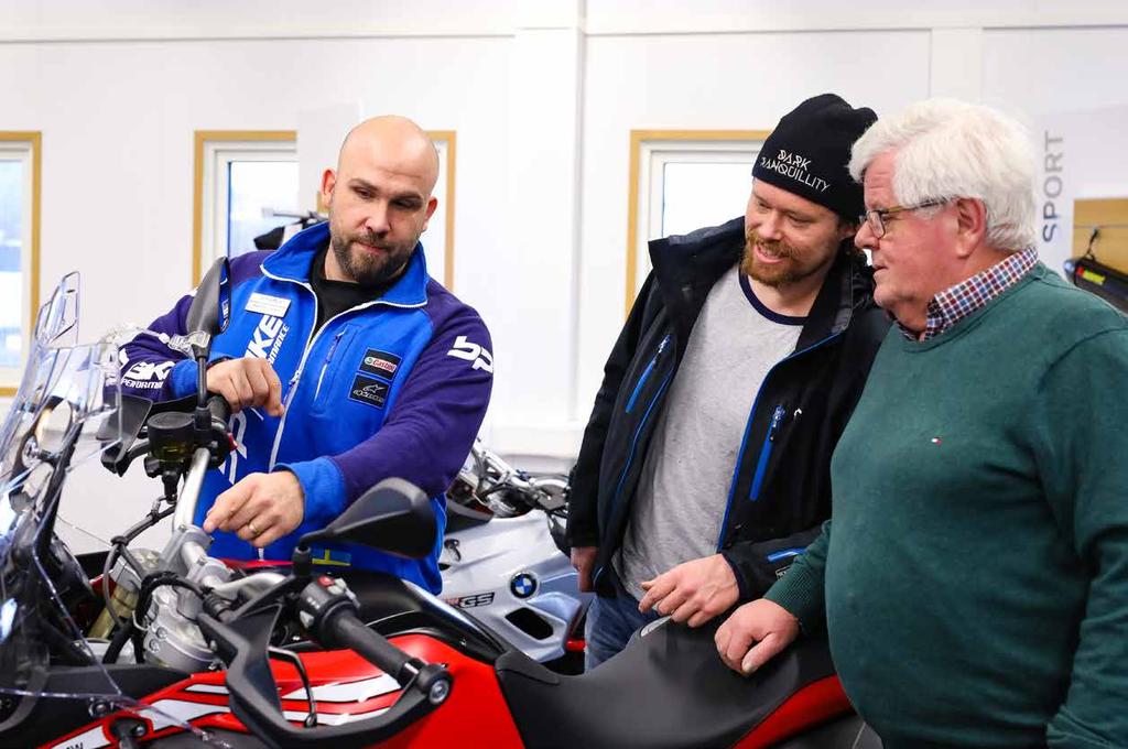 Vi säljer väldigt många motorcyklar på försäljningsuppdrag.