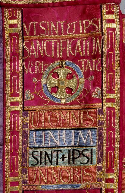 78 Hur skulle det vara att nertill motsvarande S:t Göran och draken, mitt ex libris, sätta Gamla Uppsala- silhuetten? Jag bifogar en inskrift till den grekiska stjärnan och ljusstaken.