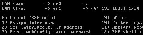 2. Välj interface 1 (kallat WAN). Detta är som standard konfigurerat till automatisk tilldelning via DHCP men vi ska nu sätta en fast statisk adress. 3.