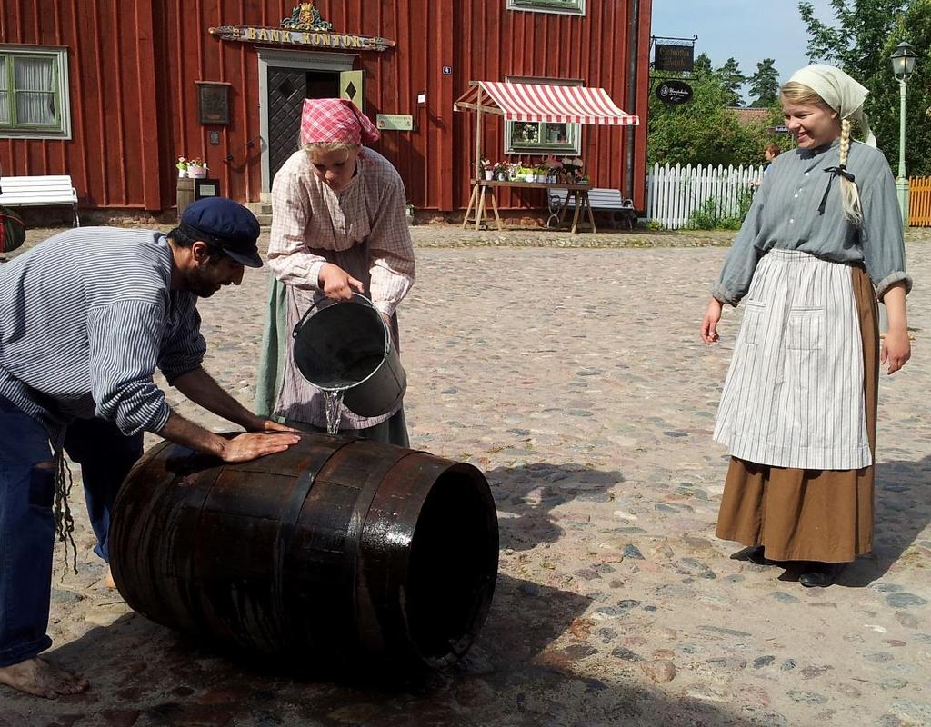 utvecklingsområde både för att hålla kvar och öka omsättningen på besökare, men också för att stärka Friluftsmuseet Gamla Linköping som ett alternativt shoppingområde för Linköpingsborna.
