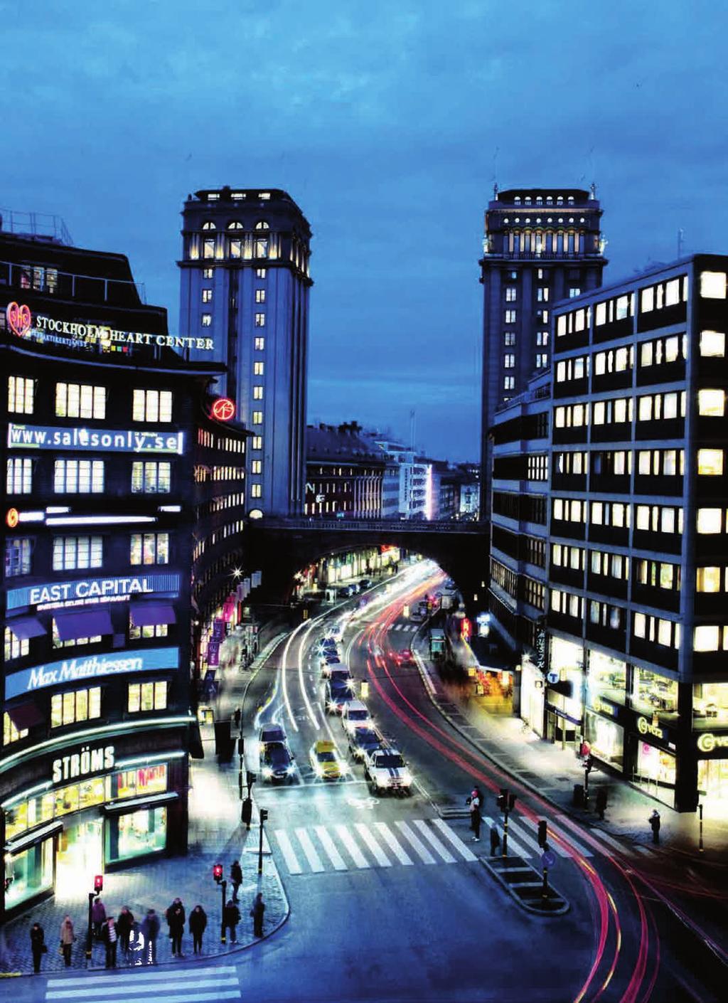 Ring kundtjänst för att beställa hjälp. OMGIVNING Korsningen Sveavägen/Kungsgatan är en klassisk knutpunkt mitt i city.