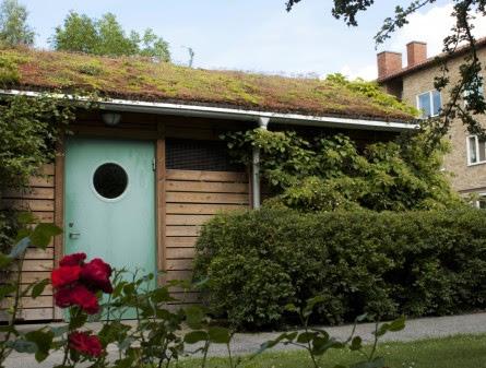 LEVANDE OCH TRYGG MILJÖ För att skapa ett tryggt och inkluderande område har husen placerats nära tomtgräns för att skapa öppna siktlinjer och uppmuntra till samverkan mellan grannarna.