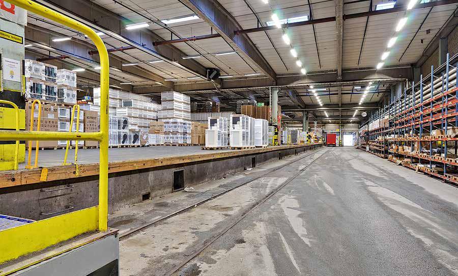 Västerås E18 1,5 tim Stockholm Lokalens utformning E20 2,10 tim E20 3,20 tim Göteborg Jönköping 2,30 tim 50 Fastigheten är byggd i omgångar och takhöjden varierar mellan 6-8 meter fritt under balk.
