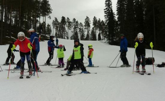 Det är rätt kul att kunna åka ifrån mamma eller pappa. Hört vid starten på parallellen: Åkare A frågade åkare B om dom skulle tävla mot varandra. Åkare B svarade att han ej ville tävla.