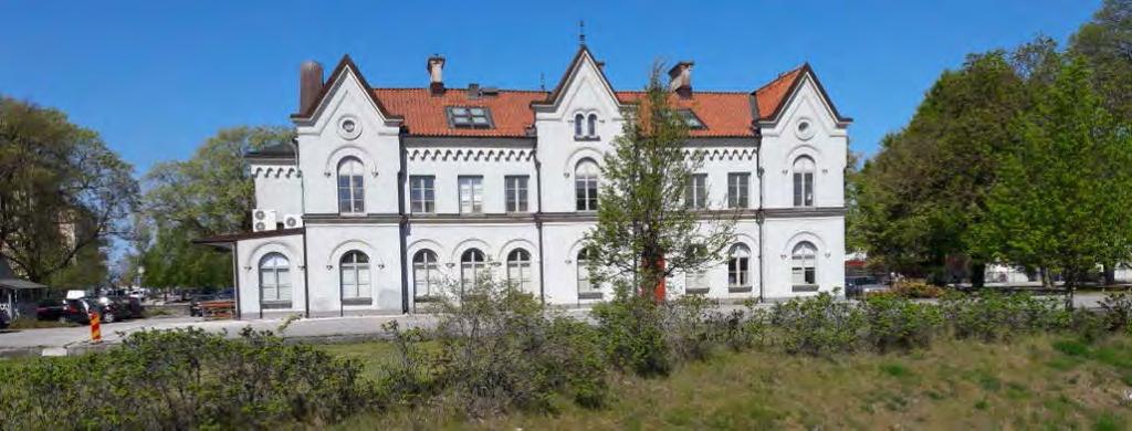 kvarter med industribebyggelse där närheten till järnvägsstationen har haft stor betydelse.