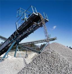 Bergmaterial: - 350 anställda - 103 berg- och grustäkter från Haparanda