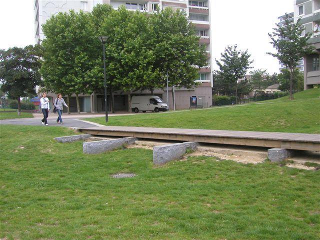 Square Césanne grönyta, bollplan, fördröjning