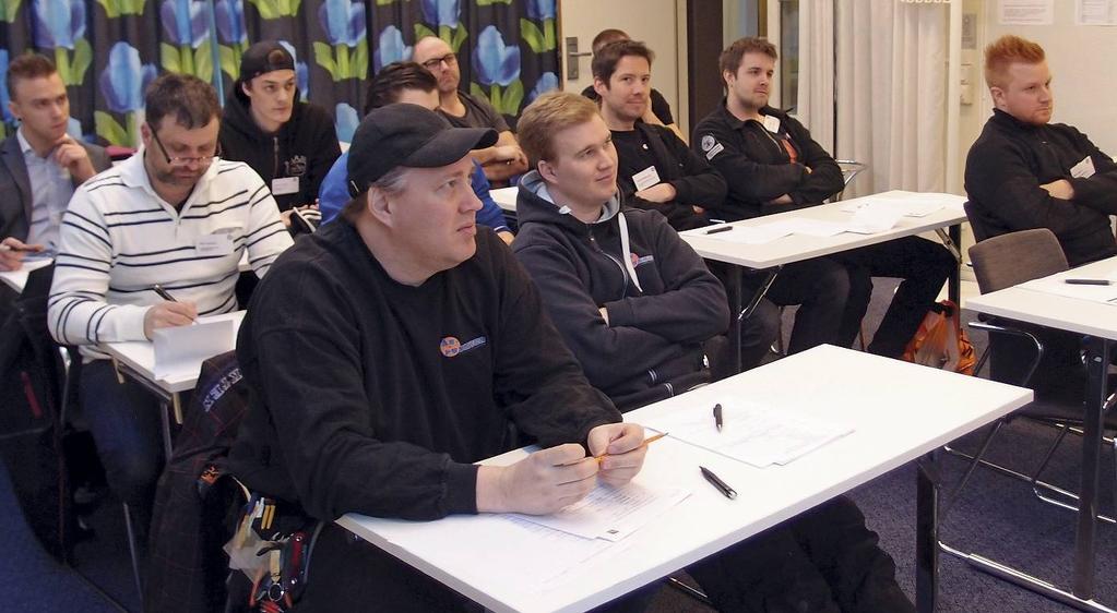 UTBILDNING SLR Utbildningsdagar 2014 Brett kursutbud lockade många Förväntansfulla elever väntar på att börja övningarna inför Gesällkursen.
