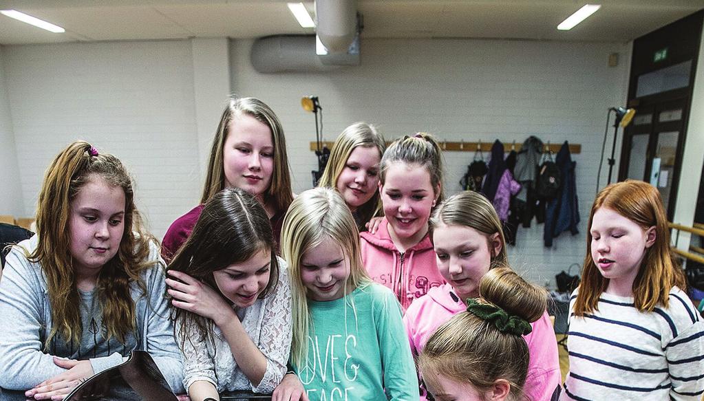 KÖRERNA Djungelkören (förskolan) Dickursby och Mårtensdals skola Äventyrskören (7-9 år) Dickursby och Mårtensdals skola Pojkkör (12 15 år) Myrbacka Con Gioia (9 12 år) Myrbacka Con Brio (13 16 år)