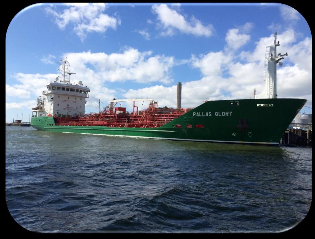 Bunkringsfartyget Pallas Glory vid lastning på en oljeterminal Fartygen M/T Pallas Glory är ett specialanpassat bunkerfartyg byggt 2005 och seglar sedan mars 2016 i spotmarknaden för bolagets