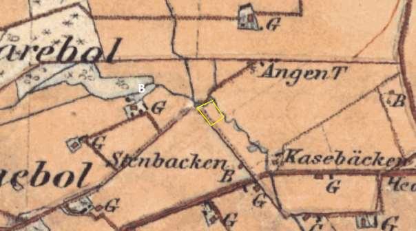 Där gränsade ytan till ängsmark och åker, medan den östra ängsvallsytan gränsade till betesmark, åker och renen mot ån, som troligen var en slåtterren.