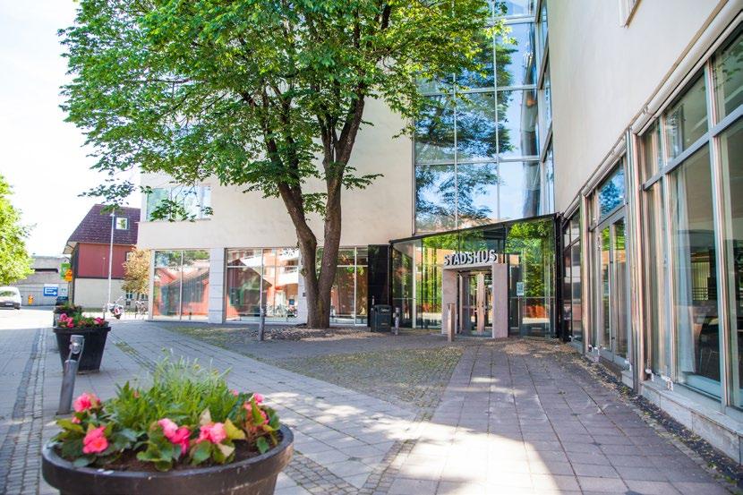 2 Förvaltningsberättelse sammanfattning av året Förvaltningsberättelse sammanfattning av året 2 i Hasslum, Björkebacken (Stöpen) och Bissgården (Skultorp), har färdigställts och tomter har kunnat