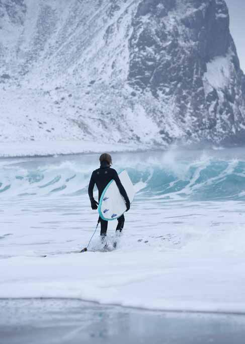 Det är verkligen något magiskt med norrsken. BINGO OCH JAG ylar av förtjusning när Marion berättar om morgondagens aktiviteter: Surflektioner, med efterföljande bad i vedeldad tunna!