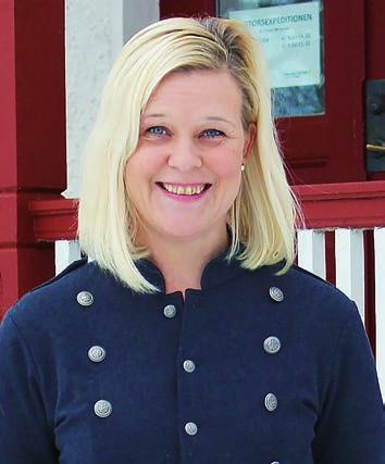 Monica Anderson Förvaltningsassistent Jag heter Monica Anderson och är ny förvaltningsassistent i Toarp. Jag är en stolt Boråsare, uppvuxen i Brämhult, bor numera på Trandared.