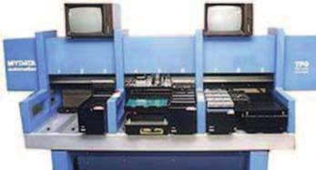 1982-1983 FÖRETAGET BESTOD AV fem ingenjörer. På en elektronikmässa lade de märke till att de flesta monteringsmaskiner för kretskort var mycket oflexibla.