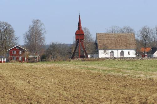 Kulturmiljö av riksintresse Lekaryds kyrkby omges