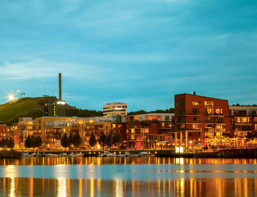 Stockholm ligger i framkant när det gäller hållbar stadsutveckling. Hammarby sjöstad är en relativt nybyggd stadsdel med miljöprofil.