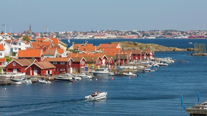 Lysekil (61.9 km) Besök den gamla badorten Lysekil. Här hittar man en trevlig kombination av natur, lugn, shopping, nattliv och fantastiska restauranger.