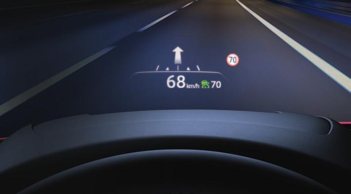 HEAD-UP DISPLAY Projicerar viktig information direkt på vindrutan för att du ska slippa ta blicken från vägen i önödan.