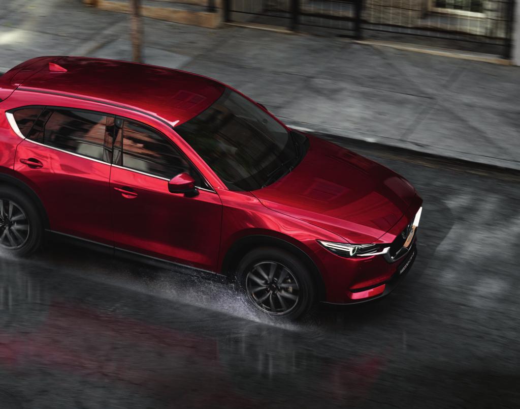 För att ytterligare framhäva den fina designen finns CX-5 i de detaljrika lackerna Soul Red Crystal och Machine Grey, vilka båda skapats med en unik lackeringsmetod som